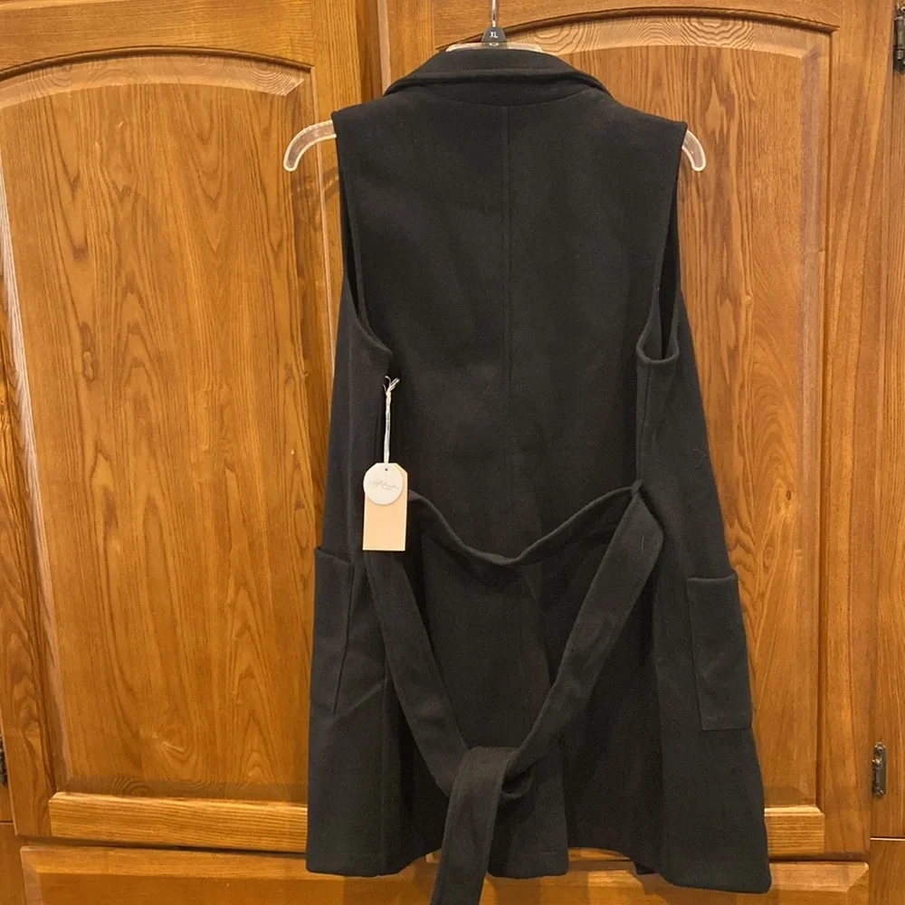 NWT Chic Black Sleeveless coat for Women size small - Picture 2 of 3